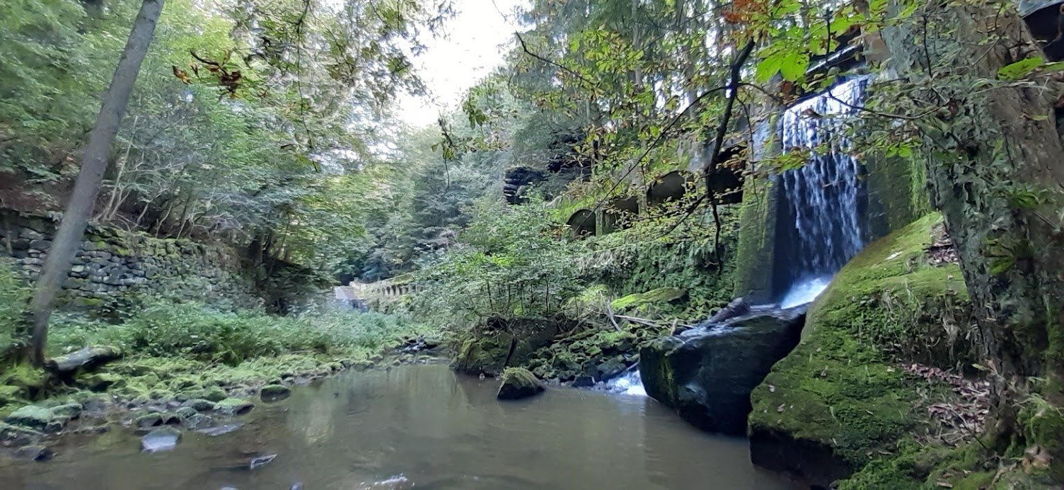 Wanderung zu den Eisigen Wasserfällen