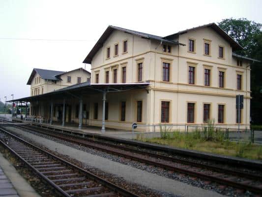 Der Bahnhof Neustadt (Sachs) ist eine Betriebsstelle der Bahnstrecke Bautzen–Bad Schandau und der hier beginnenden Strecke nach Dürrröhrsdorf auf dem Gemeindegebiet der Stadt Neustadt in Sachsen. Das Empfangsgebäude des Bahnhofes ist ein Kulturdenkmal.