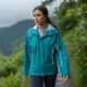 Die besten Regenjacken für Frauen: Leicht, wasserdicht, stylish!